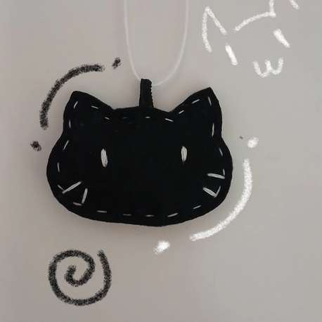 mini kedi charm ‍⬛