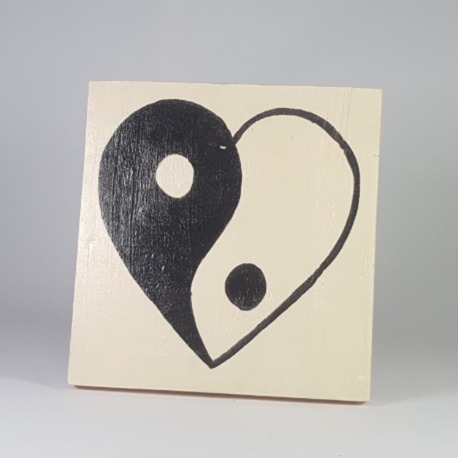 El Yapımı Masif Ahşap Duvar Süsü - 15x15 cm (Ying/Yang- Love)