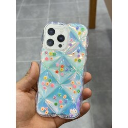 iPhone 16 pro baklava desenli papatya figürlü kılıf