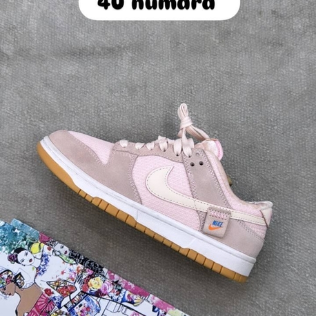 Nike sb dunk pink