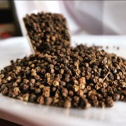 ORGANİK TANE KARABİBER (100 gr)