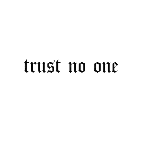 MİNİMAL BOY TRUST NO ONE (KİMSEYE GÜVENME) YAZILI DÖVME 