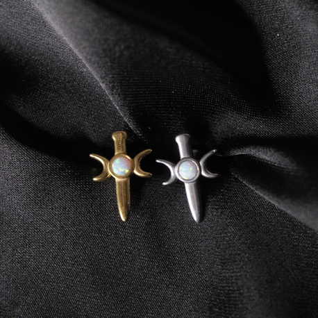 Moonblade Labret Piercing - Aley X Kaaida