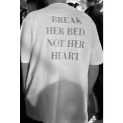 Her bed - T-Shirt