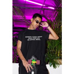 Social Media - T-Shirt