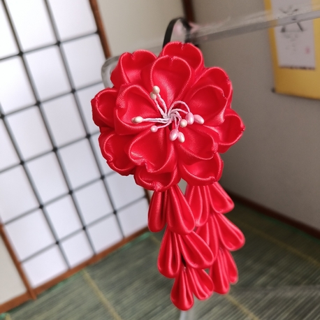 Katmerli Sakura Taç Kırmızı