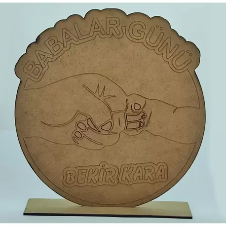BABALAR GÜNÜ İÇİN İSİM YAZILI MDF AHŞAP GÖRÜNÜMLÜ MASA YAZISI 23X24CM