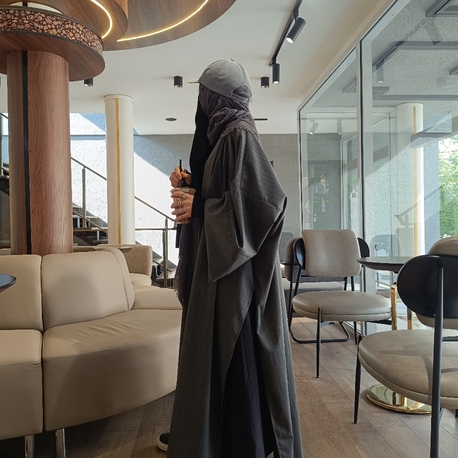 Gri çizgili abaya 