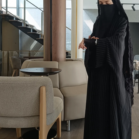 Siyah çizgili abaya 