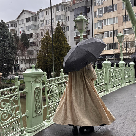 Broken abaya 