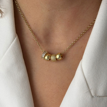 Gold Charm Detaylı Kolye