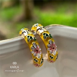 MİNELİ ÇİÇEK İŞLEMELİ HALKA KÜPE (SARI)