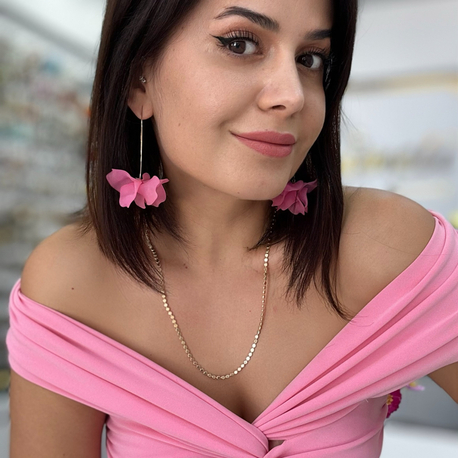 Pembe küpe 