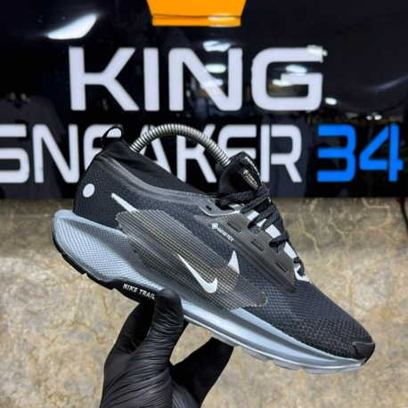 Nike Trail Black White
