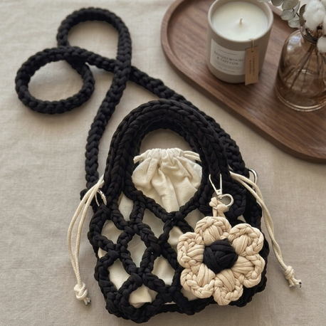 Knitty Black