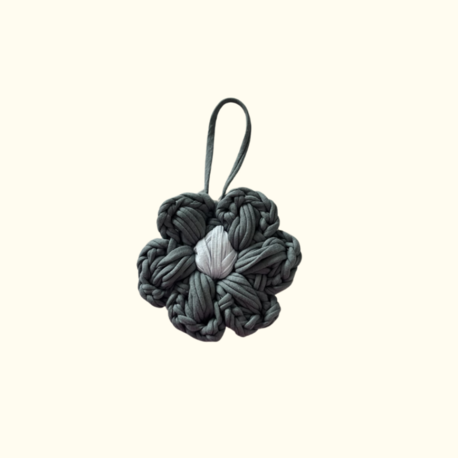 Daisy Charm / Shadow Mint