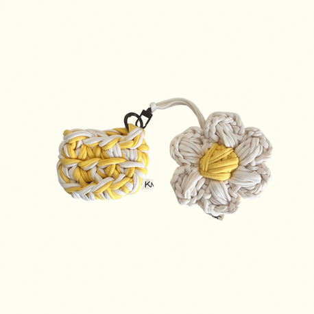 Airpod Case & Daisy Charm Set (Yellow/White)