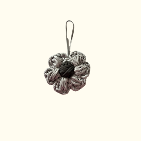 Daisy Charm / Smoky Pearl
