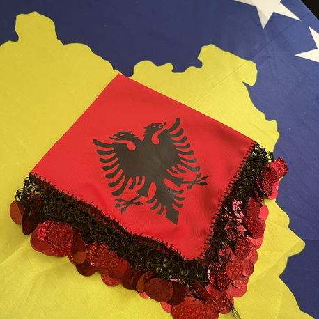 Arnavut Kırmızı Püsküllü Mendil