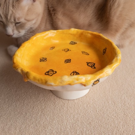 Arı Desenli Yükseltilmiş Seramik Kedi Mama Kabı — 16 cm | Kuimo