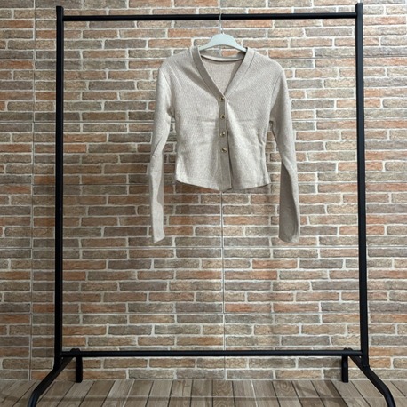 Taş Rengi Triko Crop Hırka – Altın Düğme Detaylı