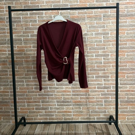 Mürdüm Tokalı V Yaka Bluz – Şık Kesim