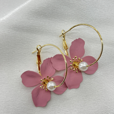 Gold Pembe Çiçek Model Küpe