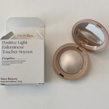 Rare Beauty Toz Highlighter