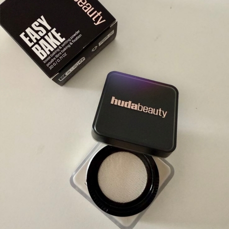 Huda Beauty Pudra