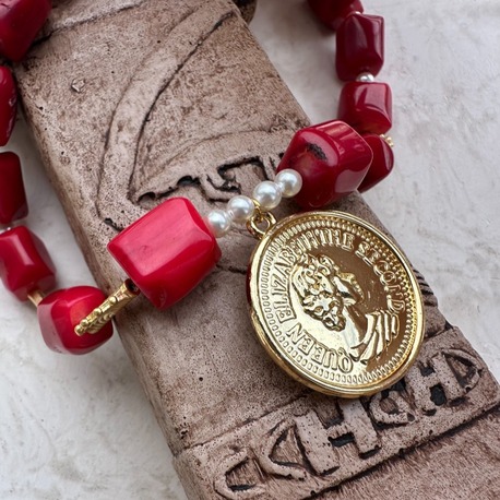 Antique Crimson & Queen Elizabeth Kolye 