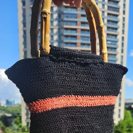El Yapımı Siyah Renk Tığ İşi Gerçek Bambu Saplı Yazlık Kadın El Çantası Küçük Boy
