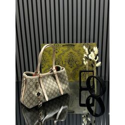 GUCCİ GG.
EMBLEM SMALL TOTE BAG