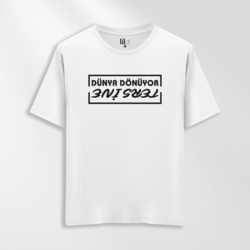 Unisex Oversize Dünya Dönüyor Tersine Tasarımlı T-Shirt 