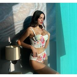 Beyaz, Çiçekli Bralet Takım