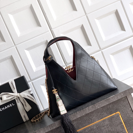 Chanel Mimari Detaylı V-Hobo Çanta