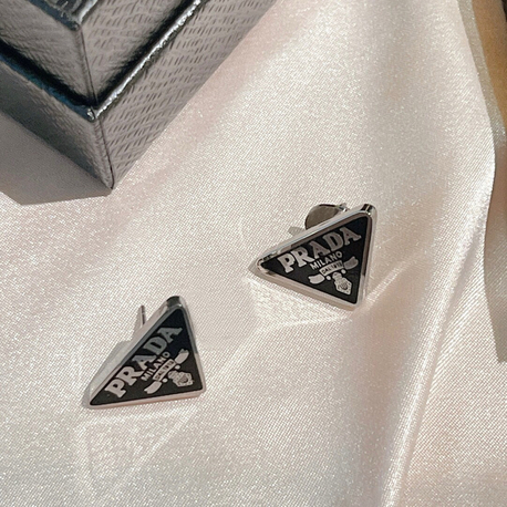 Prada Üçgen Küpe