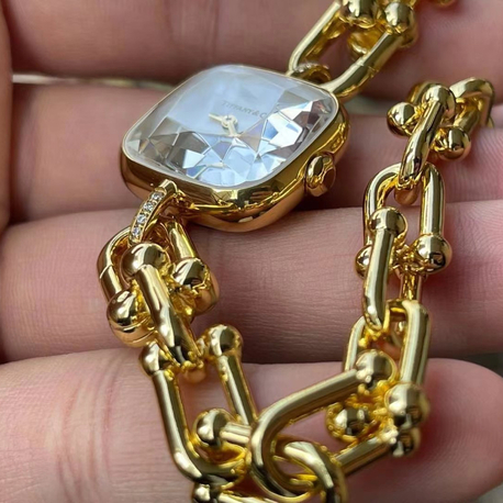 Tiffany HardWear koleksiyonuna ait lüks kol saati
