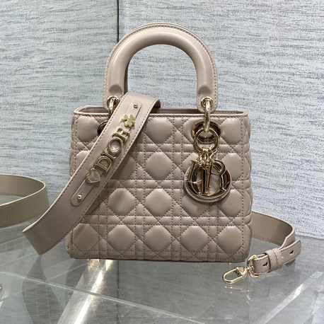 Lady Dior çanta