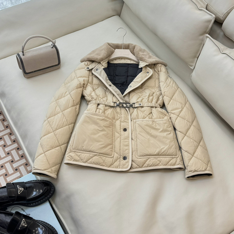 MONCLER Cygne Diamond‑Quilted Short Down Jacket / Moncler Cygne down jacket