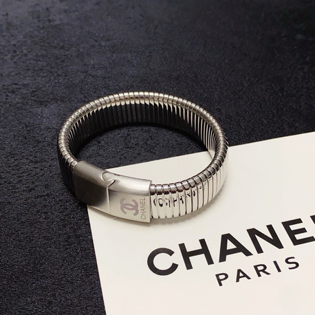 Ürün İsmi: Chanel Logo Kelepçe Bileklik