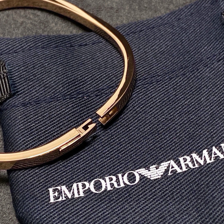 Ürün İsmi: Emporio Armani Logo Kelepçe Bileklik