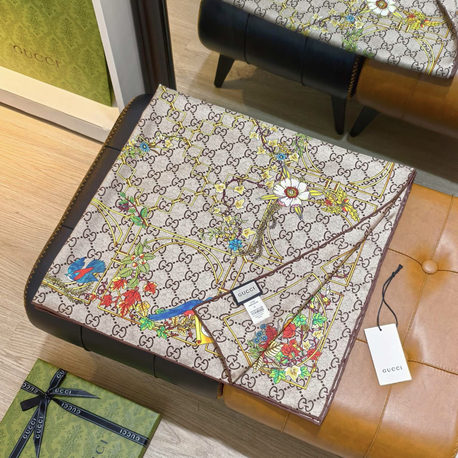 Gucci’nin ikonik GG Kuş deseni