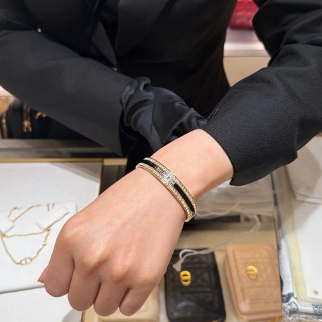 Ürün ismi: Christian Dior'un Büyüleyici Dokunuşu Işıltılı Bileklik