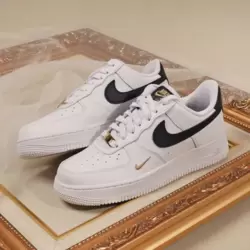 NİKE AİR FORCE 1 LOW ESSENTİAL WHİTE BLACK GOLD