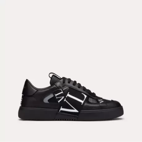 Valentino Garavani VL7N Black