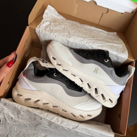 On Running Loewe White Grey Black