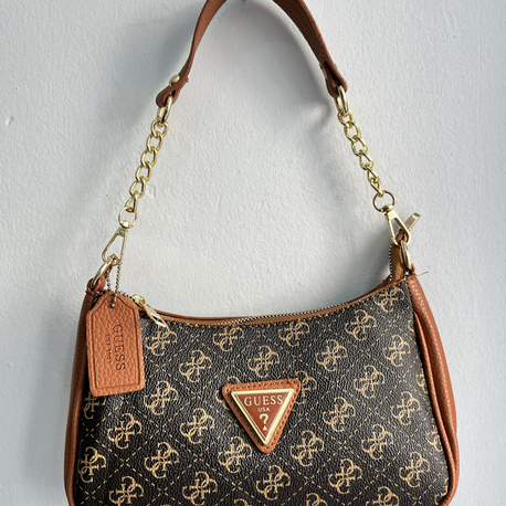 GUESS Monogram Omuz Çantası – Kahverengi