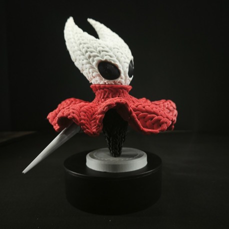 Hollow Knight Hornet Örgü Desenli Figür