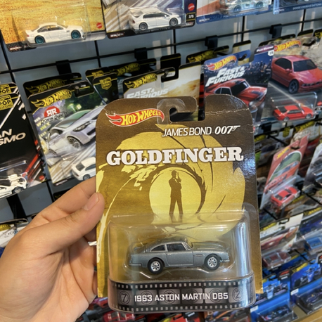 Hot Wheels Premium Aston Retro