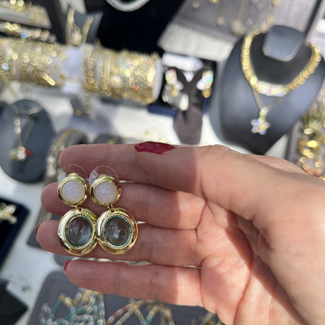 Sallantılı renkli taşlı küpe
